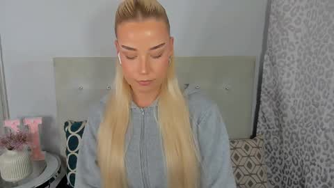 KristyFlowers online show from May 11, 4:04 pm