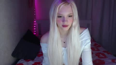 Snapshot of kttyemiow__ chatting on March 2, 7:30 pm Emilia online show from March 2, 7:30 pm