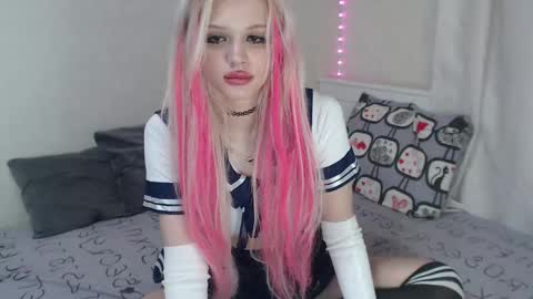 Snapshot of kttyemiow__ chatting on February 11, 7:05 pm Emilia online show from February 11, 7:05 pm