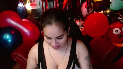 Snapshot of kureiji_fetish chatting on September 21, 1:26 am Fetiche Woman online show from September 21, 1:26 am