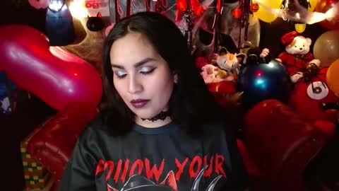 Snapshot of kureiji_fetish chatting on November 2, 12:25 am Fetiche Woman online show from November 2, 12:25 am