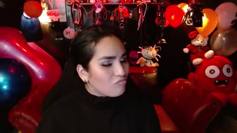 Snapshot of kureiji_fetish chatting on October 14, 7:49 pm Fetiche Woman online show from October 14, 7:49 pm