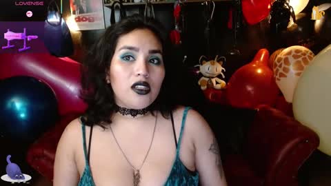 Snapshot of kureiji_fetish chatting on September 29, 8:47 pm Fetiche Woman online show from September 29, 8:47 pm