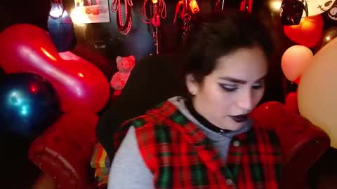 Snapshot of kureiji_fetish chatting on October 7, 12:04 am Fetiche Woman online show from October 7, 12:04 am