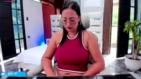 kya_miller_ online show from July 28, 8:23 pm