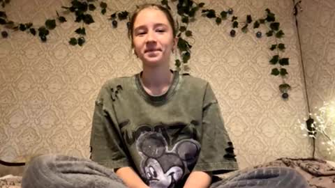 Sophie online show from October 18, 1:25 pm