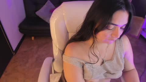 Snapshot of kylie_fire chatting on December 16, 1:54 pm kylie online show from December 16, 1:54 pm