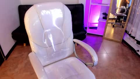 Snapshot of kylie_fire chatting on September 23, 1:31 pm kylie online show from September 23, 1:31 pm