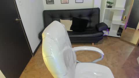 Snapshot of kylie_fire chatting on January 23, 12:52 pm kylie online show from January 23, 12:52 pm