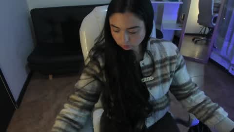 Snapshot of kylie_fire chatting on January 20, 1:32 pm kylie online show from January 20, 1:32 pm