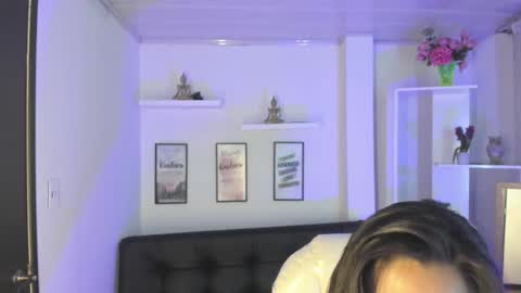 Snapshot of kylie_fire chatting on December 9, 1:24 pm kylie online show from December 9, 1:24 pm