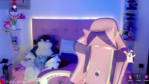 k ylie online show from March 2, 9:08 pm