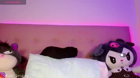 k ylie online show from February 26, 9:29 pm