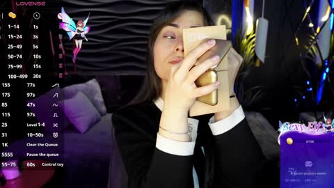 Kylie online show from December 12, 1:28 pm