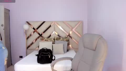 Kylie Reyes  online show from July 21, 7:25 pm