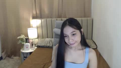 kyliefox22 online show from March 5, 4:25 pm