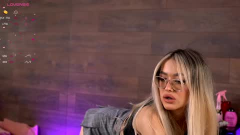 Kylie online show from December 4, 9:46 pm