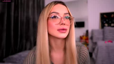 Kylie online show from December 3, 10:34 pm