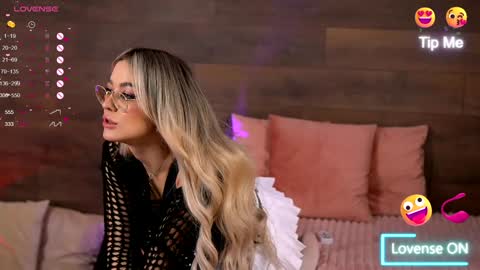 Kylie online show from December 6, 10:40 pm