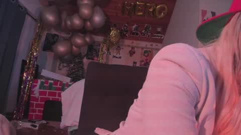 Snapshot of kyliekandy chatting on December 26, 11:57 pm online show from December 26, 11:57 pm