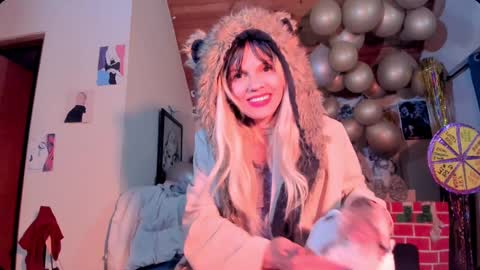 Snapshot of kyliekandy chatting on January 1, 12:21 am online show from January 1, 12:21 am