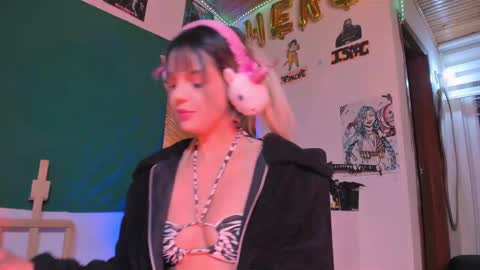 Snapshot of kyliekandy chatting on September 11, 12:22 am online show from September 11, 12:22 am