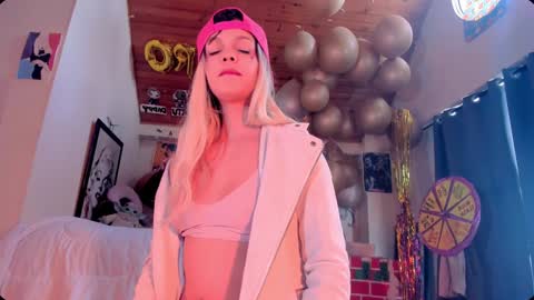 Snapshot of kyliekandy chatting on December 30, 4:18 pm online show from December 30, 4:18 pm