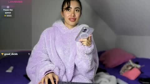 kyliemamihottie online show from October 27, 7:08 pm