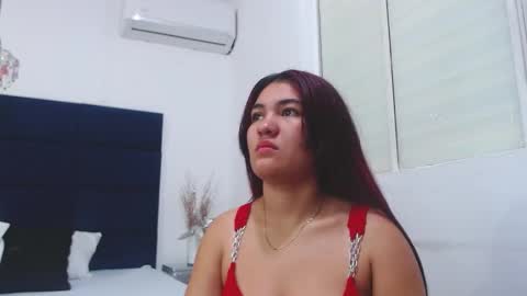 Kylie online show from December 19, 12:12 pm