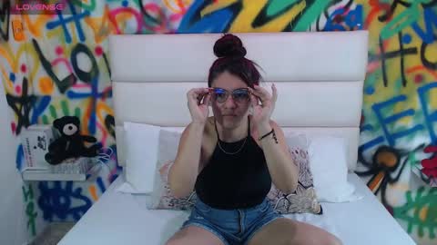 Kylie online show from December 30, 11:26 am