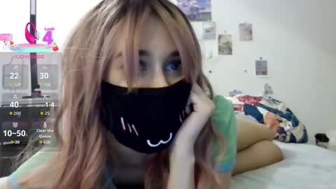 Snapshot of kyrawildofficial chatting on September 21, 7:34 pm Kyra Wild online show from September 21, 7:34 pm