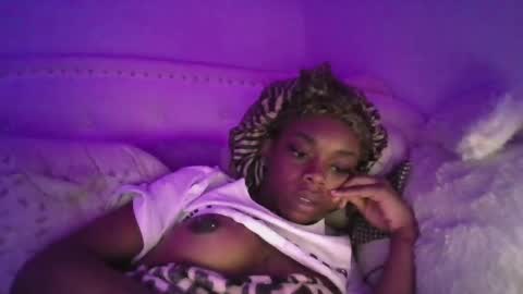 Snapshot of l11byy chatting on October 19, 3:41 am Preshh online show from October 19, 3:41 am