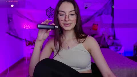 Snapshot of l1ttle_angel__ chatting on October 28, 10:14 pm Margo online show from October 28, 10:14 pm