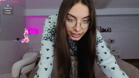 Snapshot of l1ttle_angel__ chatting on October 11, 9:28 pm Margo online show from October 11, 9:28 pm
