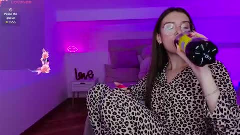 Snapshot of l1ttle_angel__ chatting on October 21, 10:25 pm Margo online show from October 21, 10:25 pm