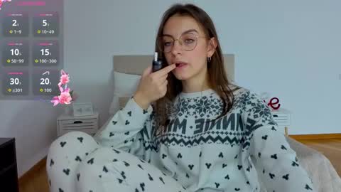 Snapshot of l1ttle_angel__ chatting on October 17, 10:02 pm Margo online show from October 17, 10:02 pm