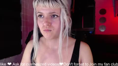 Snapshot of la_femme_fatale_ chatting on February 5, 12:31 am Hanna FREE ONLYFANS online show from February 5, 12:31 am