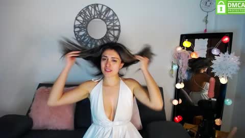 Snapshot of la_rola_ chatting on March 4, 2:38 am Catalina online show from March 4, 2:38 am
