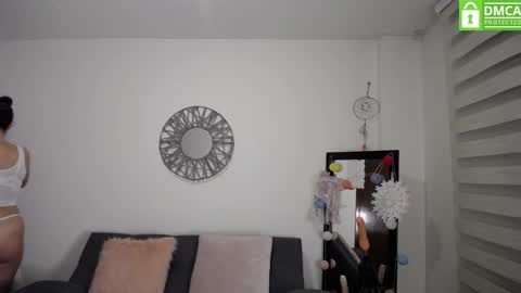 Snapshot of la_rola_ chatting on March 11, 1:48 am Catalina online show from March 11, 1:48 am