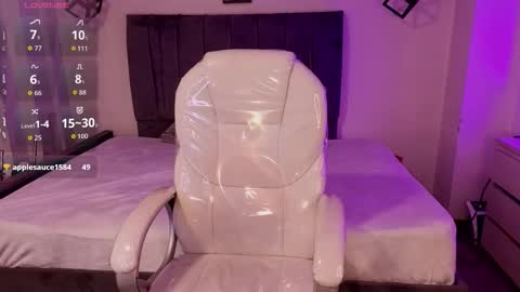  L A R A   online show from December 18, 8:57 pm