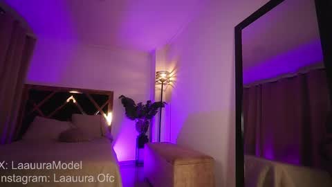 Snapshot of laauura_1 chatting on September 21, 1:37 am Only Fans  laauura online show from September 21, 1:37 am