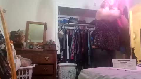 lacybell online show from December 17, 8:34 am