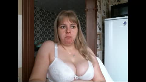 Snapshot of lady_cute_cat chatting on October 1, 2:27 am lady cute cat29 online show from October 1, 2:27 am