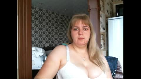 Snapshot of lady_cute_cat chatting on September 18, 4:00 am lady cute cat29 online show from September 18, 4:00 am