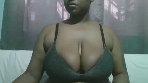 Snapshot of lady_dearra chatting on October 10, 11:37 am lady_dearra online show from October 10, 11:37 am