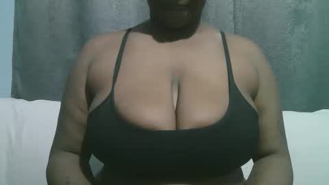 Snapshot of lady_dearra chatting on October 13, 4:04 am lady_dearra online show from October 13, 4:04 am