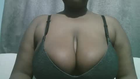 Snapshot of lady_dearra chatting on October 29, 11:03 am lady_dearra online show from October 29, 11:03 am