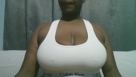 Snapshot of lady_dearra chatting on September 26, 2:31 am lady_dearra online show from September 26, 2:31 am