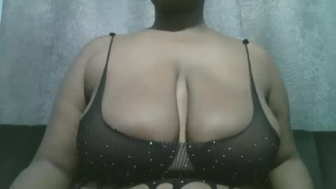 Snapshot of lady_dearra chatting on September 15, 3:15 am lady_dearra online show from September 15, 3:15 am