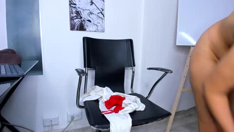 Snapshot of lady_falcon chatting on September 18, 2:10 am LADY online show from September 18, 2:10 am